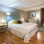 Uffizi Romantic Flat By Mmega * Florens